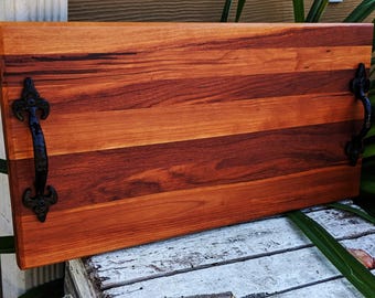 Tabla de embutidos de madera de cerezo veteada, asas de hierro fundido y patas de goma, bandeja navideña para servir, tabla de quesos de madera, plato para presentar alimentos