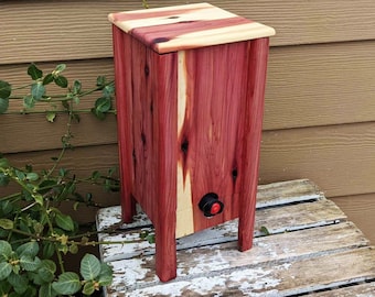 Funda para caja de vino de madera de cedro, soporte de madera para bolsa de vino, dispensador de caja de vino, caja de vino con patas, almacenamiento de caja de vino, caja de vino hecha a mano, bar