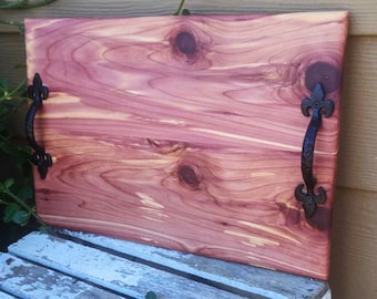 Tabla de charcutería con asas, bandeja de madera de cedro rojo, centro de mesa navideño, tabla de charcutería de madera, tabla de quesos y fiambres, hecha a mano