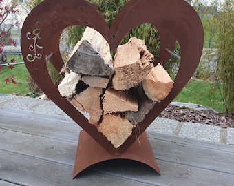 Mensola a cuore in legno con viticcio in patina