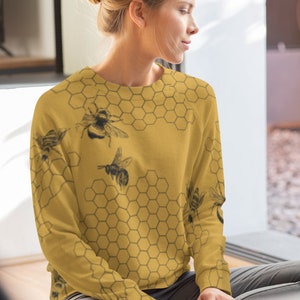 BEE SWEATSHIRT HONEY Sweatshirt Insect Shirt Bee Themed Gifts Nature Sweatshirt Unisex Long Sleeve Beehive Lover Crewneck Sweatshirt