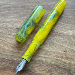 "Handgemachter ""Space Bananas"" Füllfederhalter, Luxus-Tinte zum Sammeln."