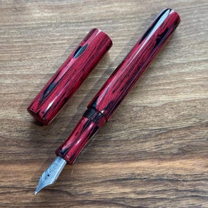 Pluma estilográfica clásica de ebonita roja SEM hecha a mano, pluma de lujo, pluma clásica, pluma estilográfica coleccionable, papelería de ebonita, pluma tradicional