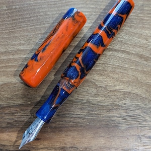 "Handgemachter ""Naranja Azul"" Füllfederhalter."