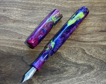 Pluma estilográfica Brooks Blanks 'Purple Neon' hecha a mano