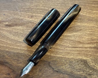 Pluma estilográfica 'Heavy Medal' hecha a mano, pluma coleccionable de tinta de lujo