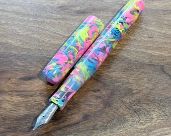 Reservado, por favor no haga el pedido - Pluma estilográfica Neon Reef hecha a mano, pluma de tinta de lujo con acabado brillante