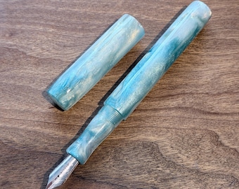Pluma estilográfica artesanal 'Amazonite Mermaid', pluma de tinta de lujo para coleccionistas.