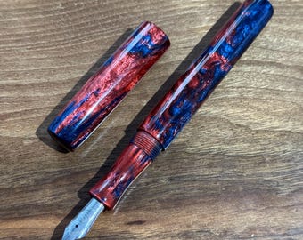 Pluma estilográfica Brooks Blanks 'Red and Blue' hecha a mano