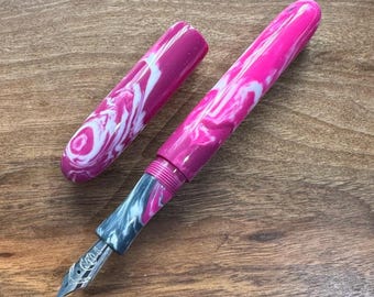 Pluma estilográfica 'Hot Goss' hecha a mano