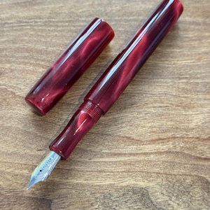 Pluma estilográfica "Cielo rojo de noche" hecha a mano, pluma coleccionable de tinta de lujo