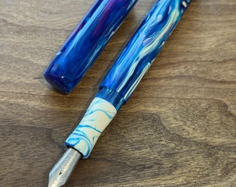 Pluma estilográfica 'Boho Rose Koi' hecha a mano, pluma de tinta de lujo