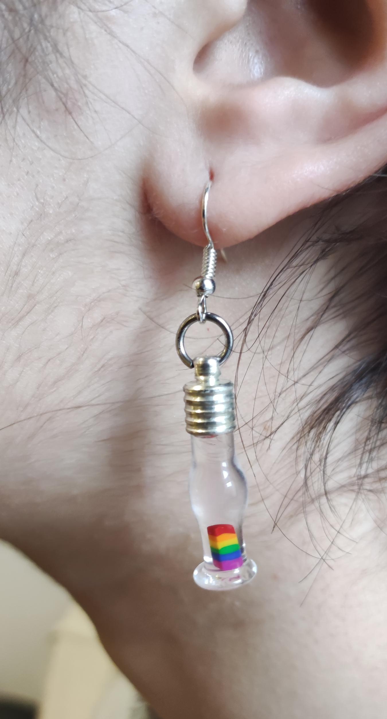 Orecchini LGBT Pride fatti a mano: pendenti con perline arcobaleno - Italia