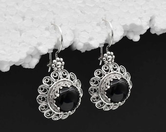 Handgemaakte sterlingzilveren filigraan bloemen oorbellen met zwarte onyx