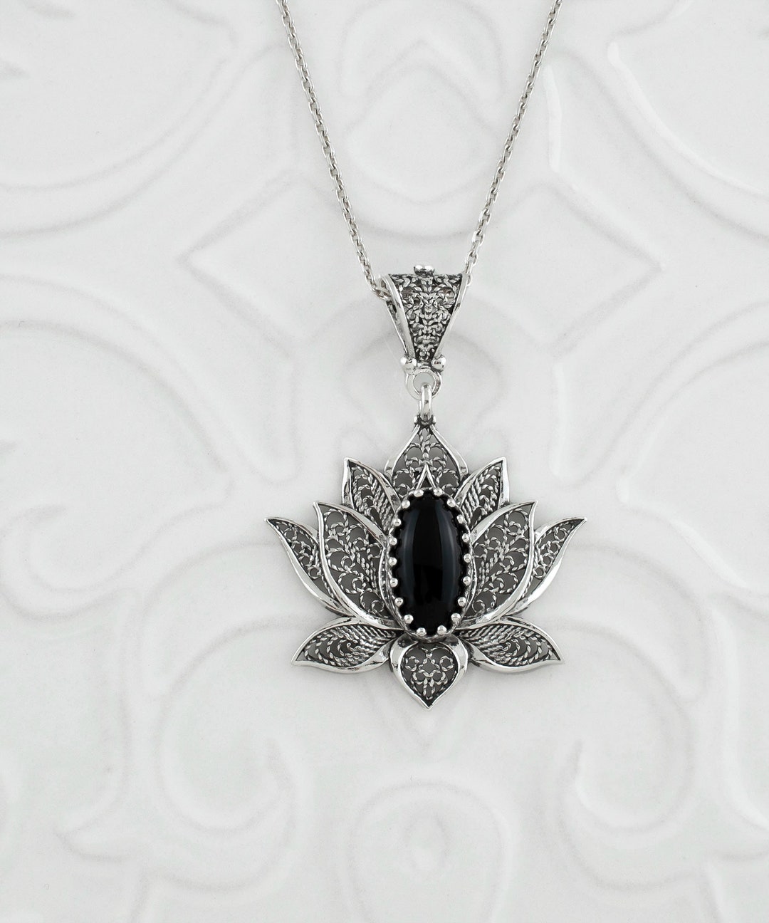 アクセサリー CRESCIONI FLOR NECKLACE BLACK Crescioni Flor Necklace - BLACK | Garmentory