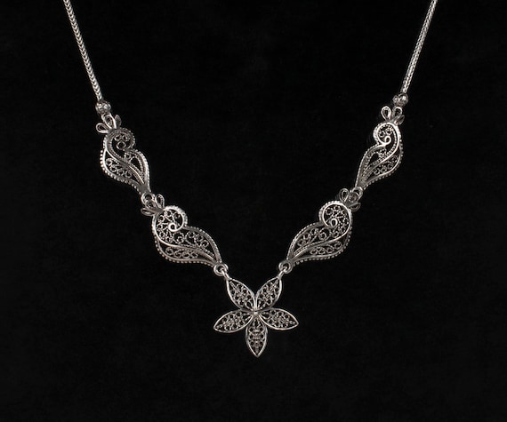 ブレスレット LESS IS MORE silver fleur necklace Fleur De Lis Necklace - 925 Sterling Silver Pendant - Fleur
