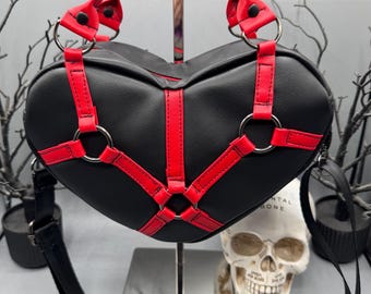 Bolso de arnés con forma de corazón negro: rojo, gótico, regalo, bandolera, bandolera, asa