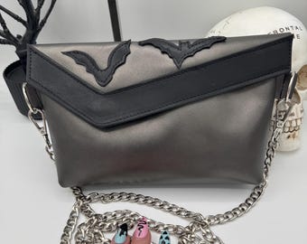 Bolso bandolera Old Silver Leather Bat: Bolso de mano, negro, correa de cadena, piel de primera calidad.