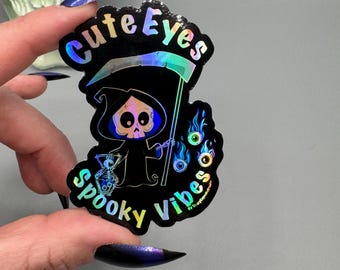 Pegatina holográfica de Little Death, con un toque gótico y espeluznante.