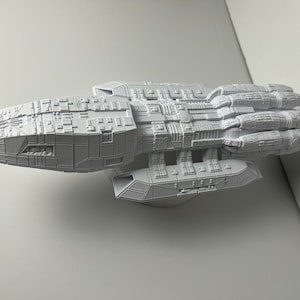 Battlestar Galactica: 14&quot; Battlestar Pegasus Model