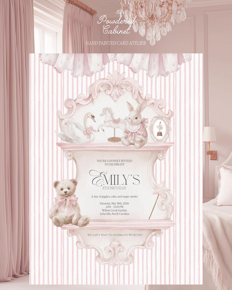 Pode incluir: Um convite de anivers&aacute;rio rosa e branco com o texto "Emily's 8th Birthday". O convite apresenta ilustra&ccedil;&otilde;es de um cisne, um cavalo de carrossel, um coelho e um ursinho de pel&uacute;cia. O texto "Powdered Cabinet" est&aacute; no topo.
