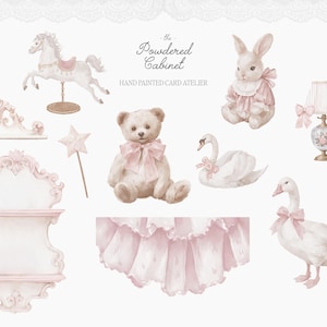 Pode incluir: Ilustra&ccedil;&otilde;es em aquarela de brinquedos e decora&ccedil;&atilde;o em estilo vintage em rosa suave e branco. Inclui um cavalo de carrossel, um urso de pel&uacute;cia, um coelho, um cisne, um ganso, uma l&acirc;mpada e uma prateleira decorativa. O texto "the Powdered Cabinet" tamb&eacute;m est&aacute; presente.