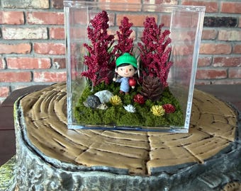 Animal Crossing ACNH Villager Forest Scene Floral Terrarium Diorama in Small Square Plastic Display Box