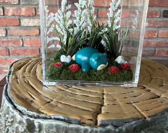 Snorlax Pokémon Normal Type Forest Scene Floral Terrarium Diorama in Small Square Plastic Display Box