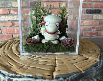 Smeargle Pokémon Normal Type Forest Scene Floral Terrarium Diorama in Small Square Plastic Display Box