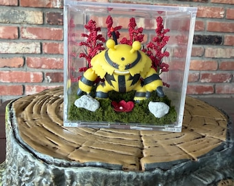 Electivire Pokémon Electric Type Forest Scene Floral Terrarium Diorama in Small Square Plastic Display Box