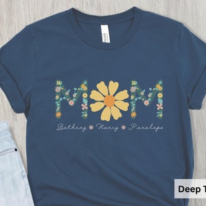 Custom Floral Mom T-Shirt, Kids Names Mom T-shirt, Christmas Gift For Mom, Mother&#39;s Day Gift, Personalized Trendy Mom Shirt