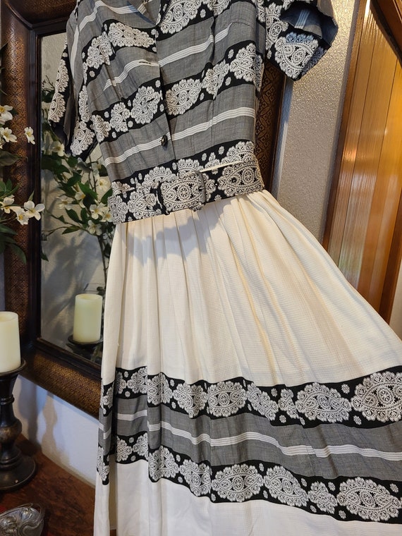 Vintage 1950's Short Sleeved Lapel Swing Dress