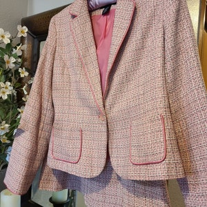 ✨Authentic Vintage CHANEL 90’s Runway Pink Fantasy Tweed Boucle Wool Skirt  Suit