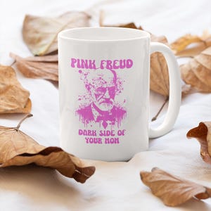 Tazza rosa Freud. Il lato oscuro di tua mamma. Tazza divertente con battuta su Sigmund Freud. Regali per psicologi, regalo per tazza da terapeuta. Tazza da caffè da 11/15 oz.