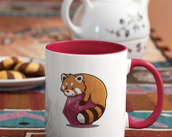 Roter Panda auf einem W20-Becher. Niedlicher Tabletop Gamer Becher. D20 Becher. 11/15 Unzen Kaffeebecher