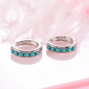 Aros de turquesa en plata de ley 925, delicados y minimalistas, ideales para el día a día, un regalo ideal.