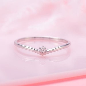 Minimalist curved solitaire wedding band, Small dainty 925 silver women wedding band, Minimalist curved promise ring, Curved engagement ring