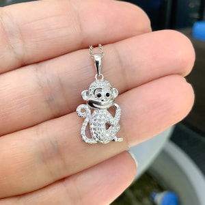 Collana scimmia/Ciondolo scimmia in argento CZ su catena/Ciondolo animale selvatico/Collana scimmia con pavé di zirconi cubici/Regalo personalizzato in argento per avventure