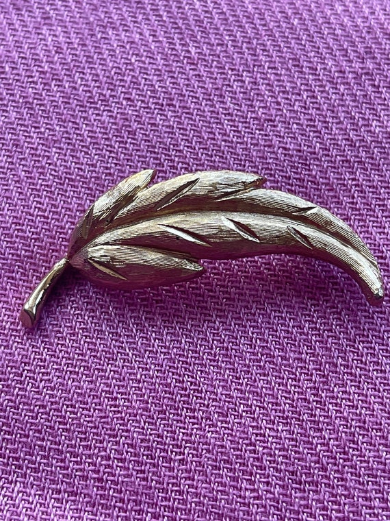 Vintage Monet Goldtone leaf brooch pin