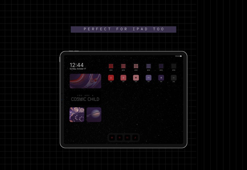 K&ouml;nnte beinhalten: Ein schwarzer iPad-Bildschirm mit einem dunklen Weltraumhintergrund und einem Sternenmuster. Die Uhrzeit ist 12:44 und das Datum ist Sonntag, der 17. Oktober. Der Text "You are a Cosmic Child" wird auf dem Bildschirm angezeigt. Es gibt mehrere App-Symbole in einem Raster auf dem Bildschirm. Die Symbole sind in verschiedenen Rot-, Rosa- und Lilat&ouml;nen.