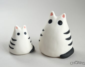 CHONKS Figura de gato gordo de cerámica, gato rayado blanco y negro