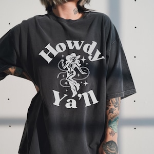 Howdy Yall Cowgirl Skeleton Shirt | Western Halloween Rodeo Tee | Howdy Halloween Shirt | Vintage Cowboy Graphic T-Shirt | Halloween Cowgirl