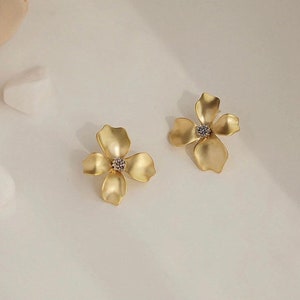 Elegant Flowers large Stud Gold Flower Exaggerated Earrings cherry blossom wedding Sakura earrings