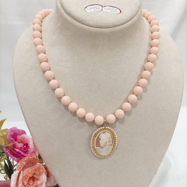 Collana con cammeo, collana di pasta di corallo, collana donna, regalo per lei, collana elegante, collana rosa, collana con perle