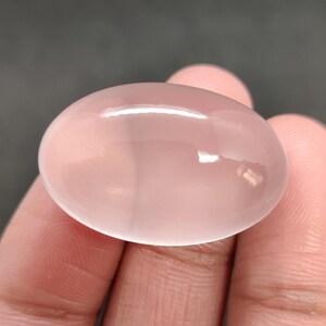 Cabochon de quartz rose, 43,30 cts, 29x19x11 mm. Quartz rose de forme ovale en vrac Pour bague pendante, pierre de la taille d'un bijou.