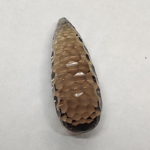 Lacrima naturale Briolette fumé, 30 x 11 mm. Quarzo fumé da 23 carati, goccia sfaccettata nella parte superiore, forata, pendente per creare gioielli.
