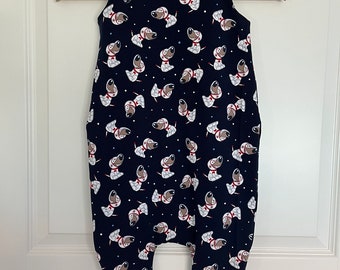 Bonito saco de dormir con patas.