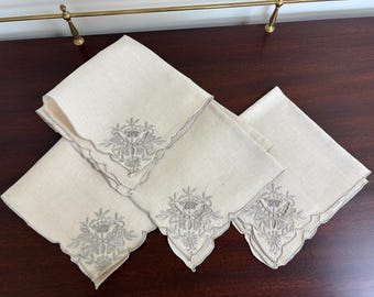Vintage Madeira Linen Napkins, Hand Embroidered Daisy Floral (Set of 4)