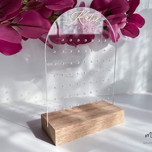Gepersonaliseerde oorbelstandaard, displaystandaard voor oorbellen, aangepaste sieradenstandaard, acryloorbelhouder, sieradenopberger, gepersonaliseerd cadeau