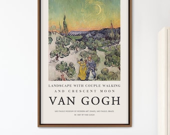 Può includere: Un dipinto di Vincent van Gogh intitolato "Paesaggio con coppia che cammina e luna crescente". Il dipinto raffigura una coppia che cammina attraverso un campo di alberi sotto una luna crescente. Il dipinto è in una cornice marrone e ha uno sfondo bianco.